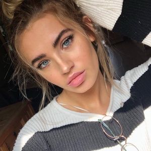 Meet your Posher, Eva